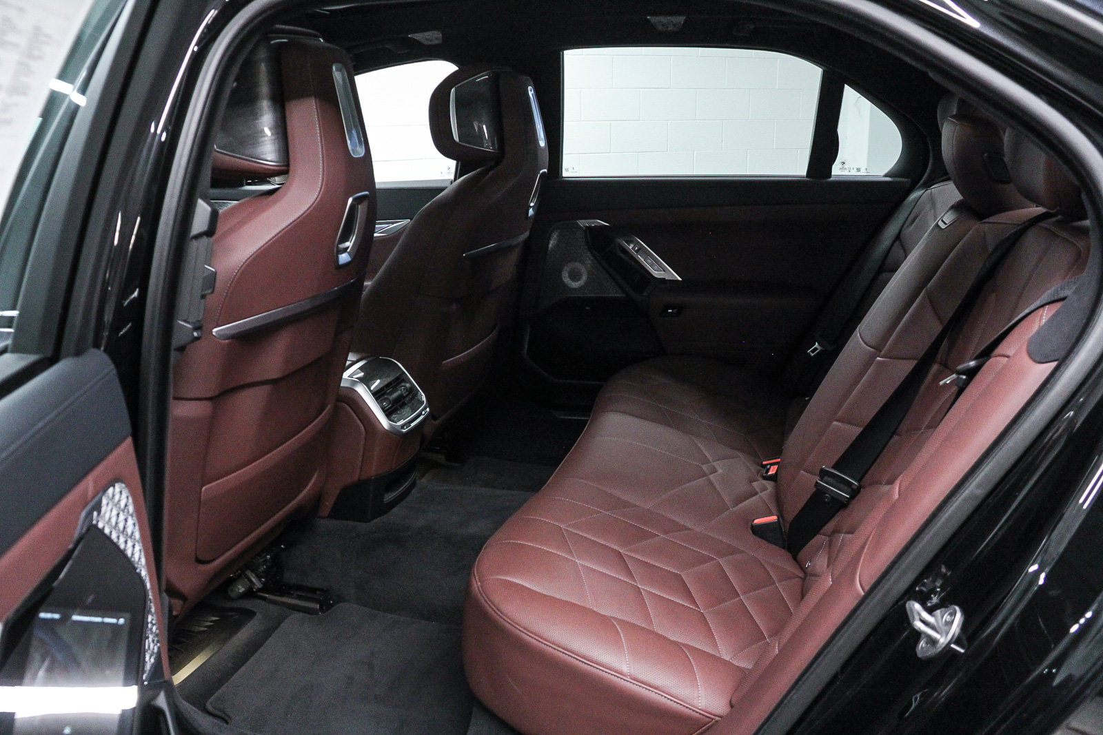 Certified 2024 BMW 760i xDrive w/ Executive Package AWD/4WD image 17
