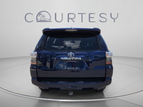 Used 2016 Toyota 4Runner SR5 RWD image 4