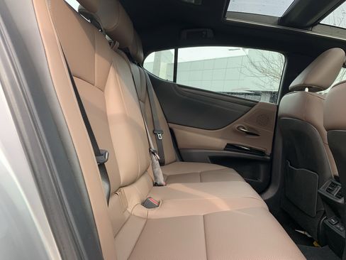 Certified 2025 Lexus ES 350 w/ Premium Package image 32