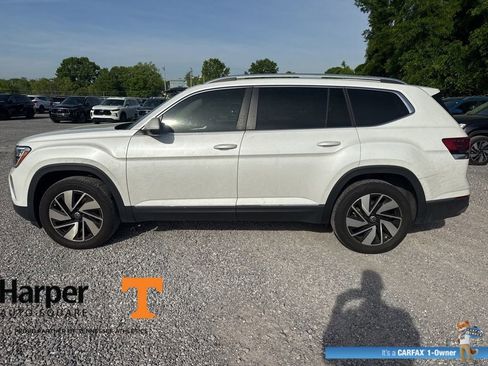 Used 2024 Volkswagen Atlas SEL AWD/4WD image 2