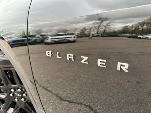 Used 2019 Chevrolet Blazer LT w/ Sun and Wheels Package AWD/4WD image 17