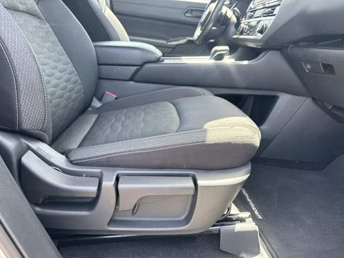 Used 2025 Nissan Pathfinder SV FWD image 11