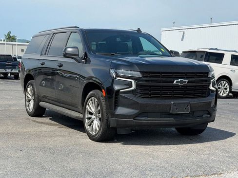 Used 2023 Chevrolet Suburban RST w/ Sport Performance Package AWD/4WD image 2
