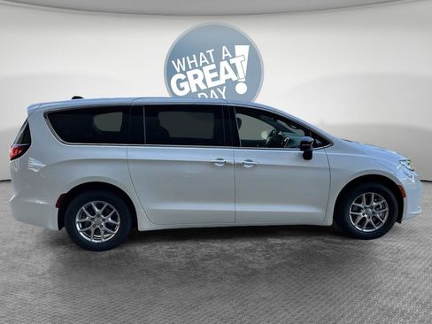 New 2026 Chrysler Pacifica Select FWD image 2
