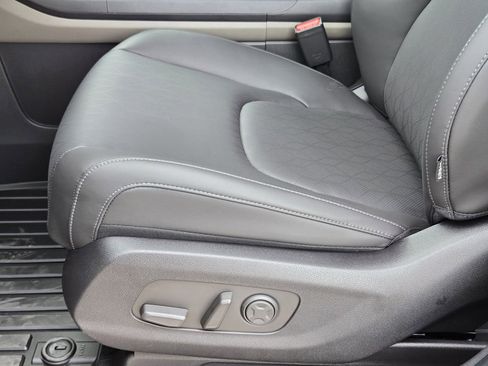 New 2026 Kia Carnival FWD image 19