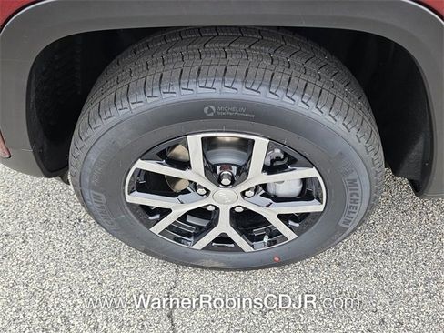 New 2025 Jeep Grand Cherokee Limited w/ Trailer Tow Package image 18