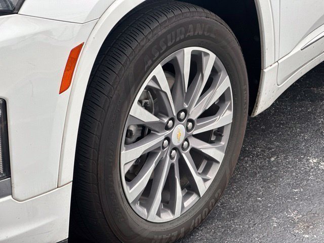 Used 2023 Chevrolet Traverse Premier FWD image 5