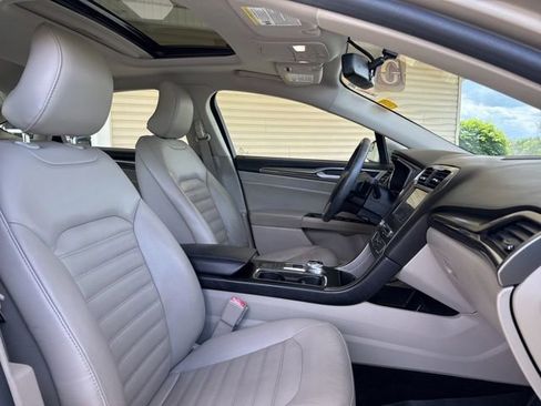 Used 2017 Ford Fusion SE w/ Fusion SE Technology Package FWD image 26