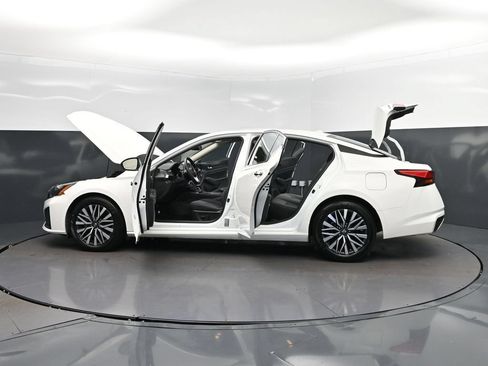 Used 2025 Nissan Altima 2.5 SV FWD image 45