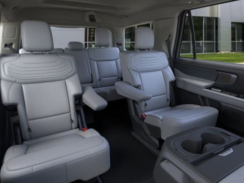 New 2025 Ford Expedition Platinum w/ Platinum Ultimate Package image 11