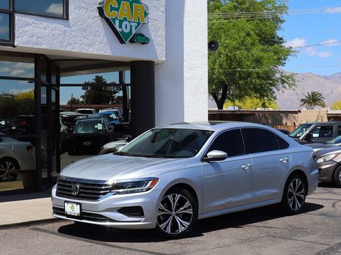 Used 2020 Volkswagen Passat 2.0T SEL image 2