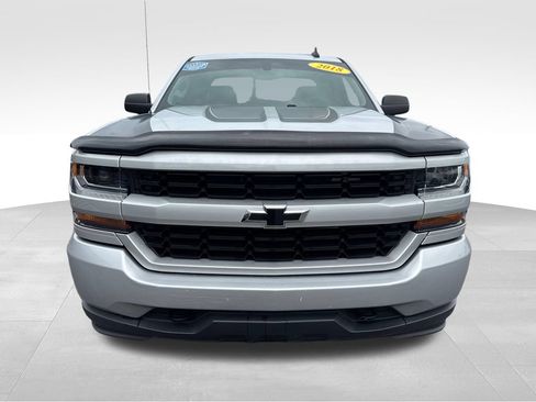 Used 2018 Chevrolet Silverado 1500 Custom w/ Custom Value Package RWD image 10