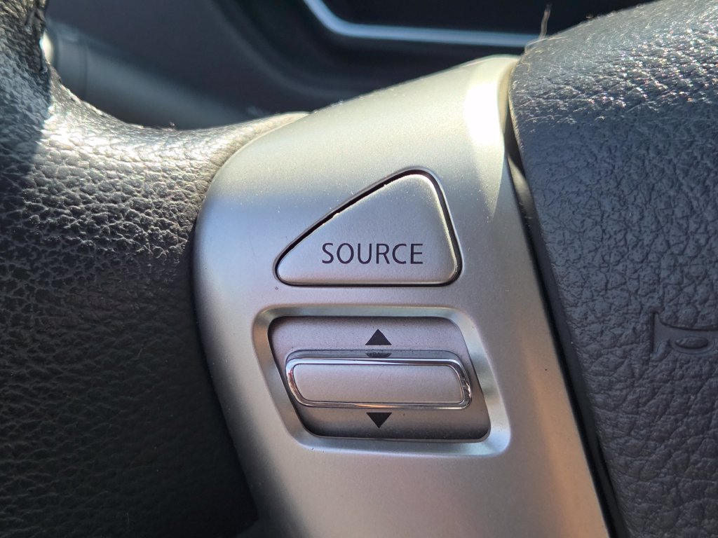 Used 2014 Nissan Versa Note SV FWD image 8