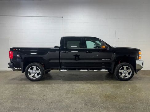 Used 2019 Chevrolet Silverado 2500 LT w/ All Star Edition AWD/4WD image 2