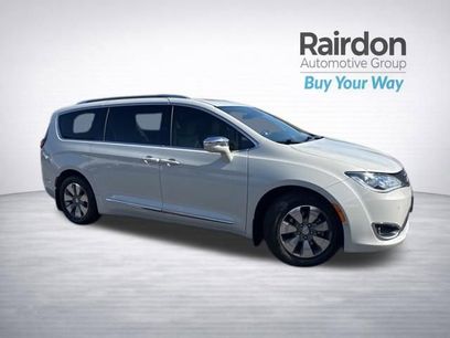 Used 2020 Chrysler Pacifica Limited w/ Advanced Safetytec Group