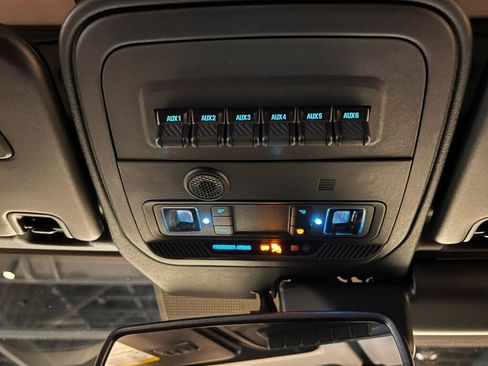 Used 2025 Ford Bronco Badlands image 24