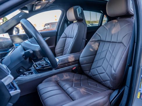 Used 2024 BMW i7 eDrive50 image 18