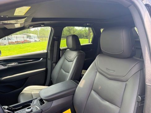 Certified 2025 Cadillac XT5 Premium Luxury w/ Technology Package AWD/4WD image 7