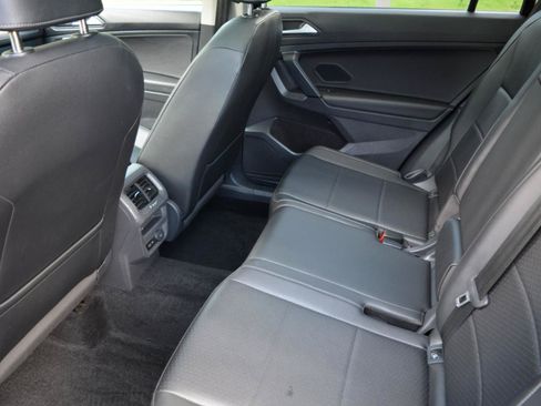 Used 2019 Volkswagen Tiguan SE w/ Panoramic Sunroof Package AWD/4WD image 14