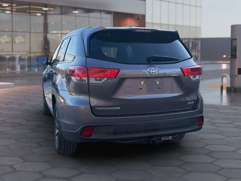 Used 2019 Toyota Highlander XLE FWD image 5