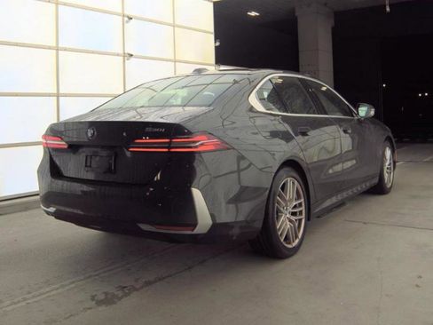 Used 2025 BMW 530i image 2