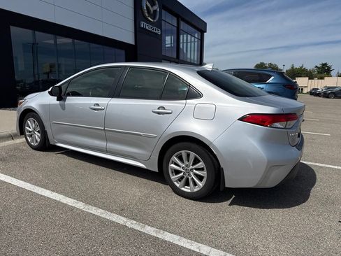Used 2024 Toyota Corolla LE w/ LE Convenience Package FWD image 5