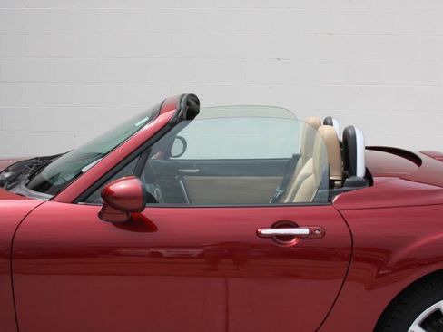 Used 2009 MAZDA MX-5 Miata Grand Touring w/ Premium Pkg RWD image 24