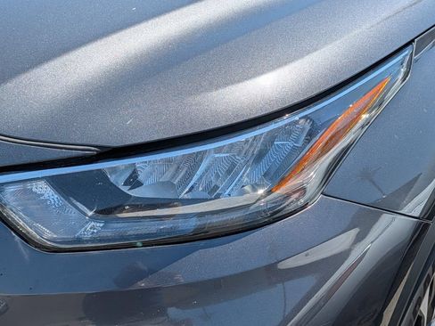 Used 2020 Toyota Highlander XLE FWD image 9