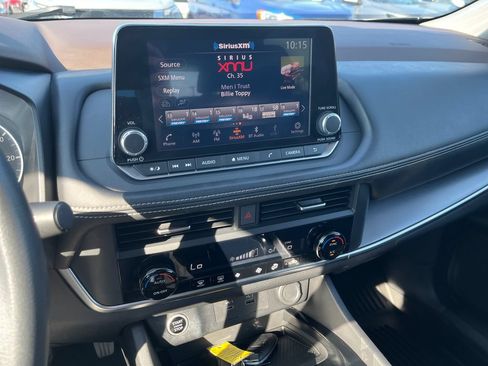 Used 2023 Nissan Rogue SV AWD/4WD image 17