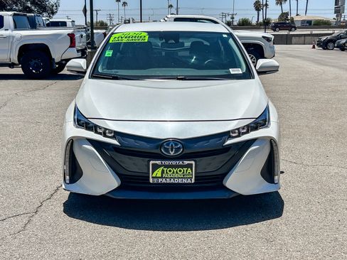 Used 2020 Toyota Prius Prime XLE FWD image 2