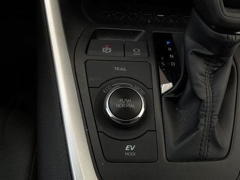 Used 2024 Toyota RAV4 AWD Hybrid image 27