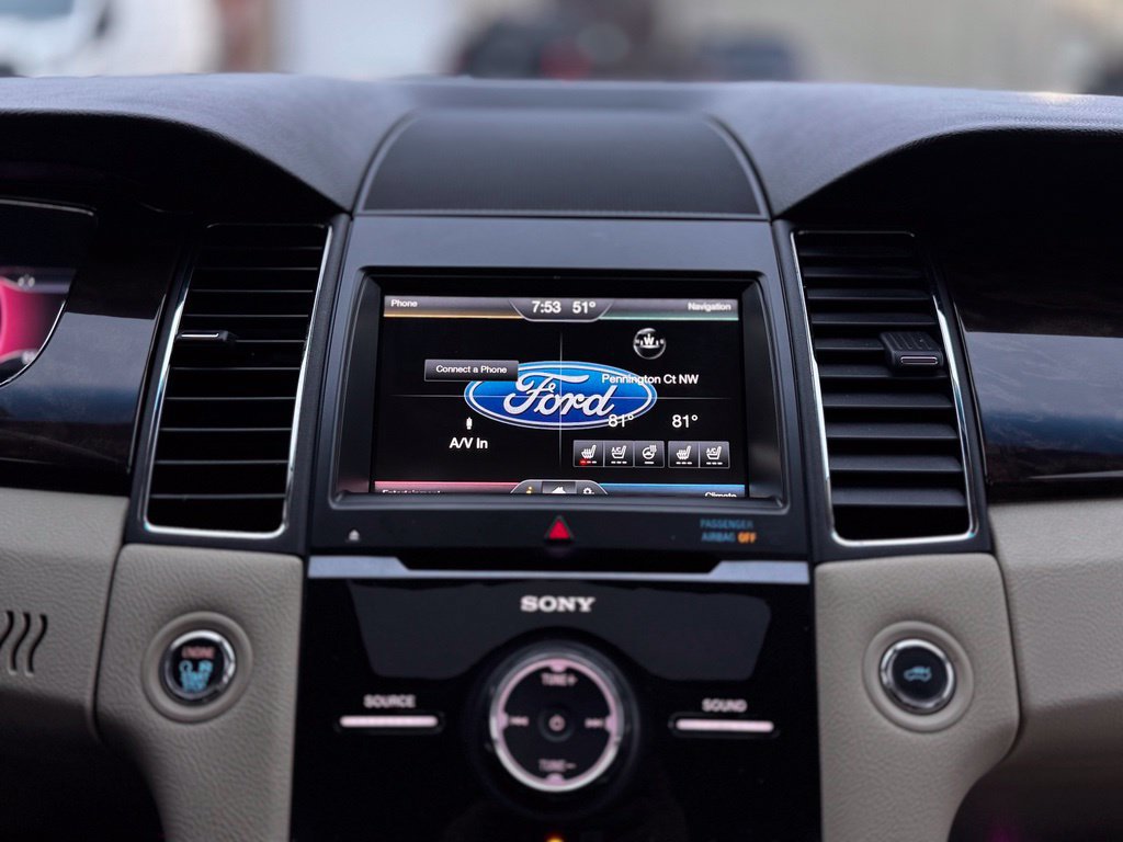 Used 2015 Ford Taurus Limited w/ Equipment Group 301A FWD image 3