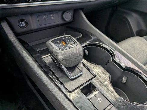 Used 2025 Nissan Rogue SV FWD image 17