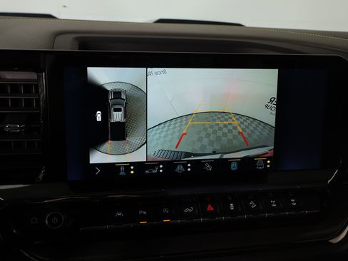 Used 2022 Chevrolet Silverado 1500 ZR2 w/ Technology Package image 6