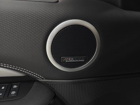 Used 2025 Land Rover Discovery Dynamic SE image 16