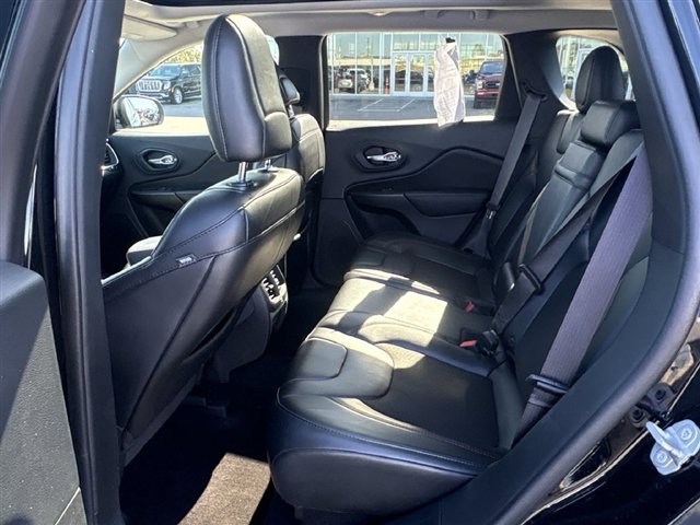 Used 2019 Jeep Cherokee Trailhawk w/ Comfort/Convenience Group AWD/4WD image 25