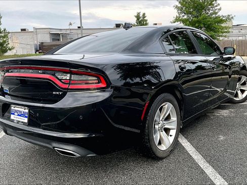 Used 2015 Dodge Charger SXT w/ Driver Confidence Group RWD image 4