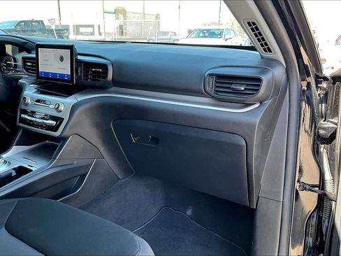 Used 2022 Ford Explorer XLT image 17
