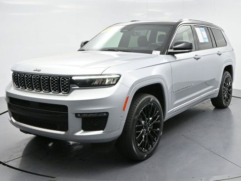 Used 2023 Jeep Grand Cherokee L Summit AWD/4WD image 3
