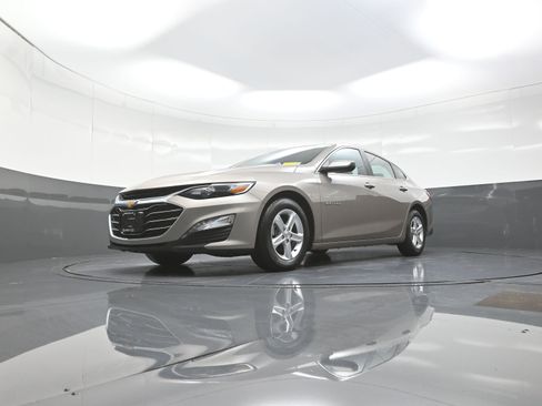 Used 2024 Chevrolet Malibu LT image 11