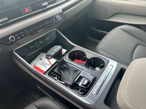 New 2026 Kia Carnival EX FWD image 33