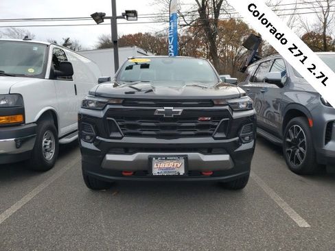 Used 2023 Chevrolet Colorado Z71 image 3