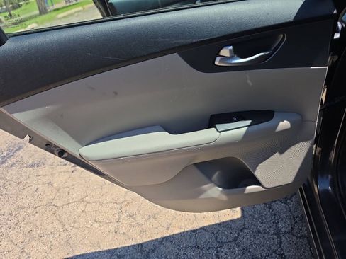 Used 2019 Kia Forte LXS FWD image 11