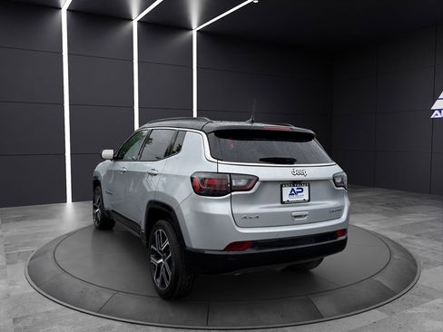 Used 2025 Jeep Compass Limited w/ Elite Group AWD/4WD image 4