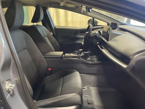 Used 2025 Toyota Prius LE FWD image 25