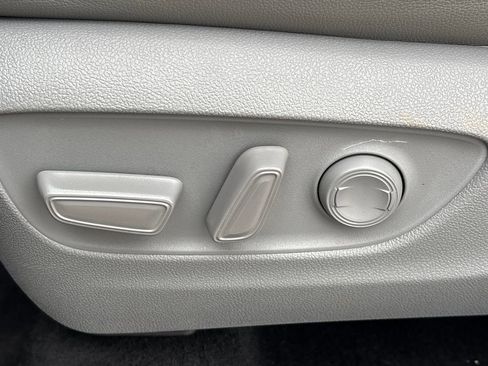 Used 2022 Toyota Highlander XLE image 8