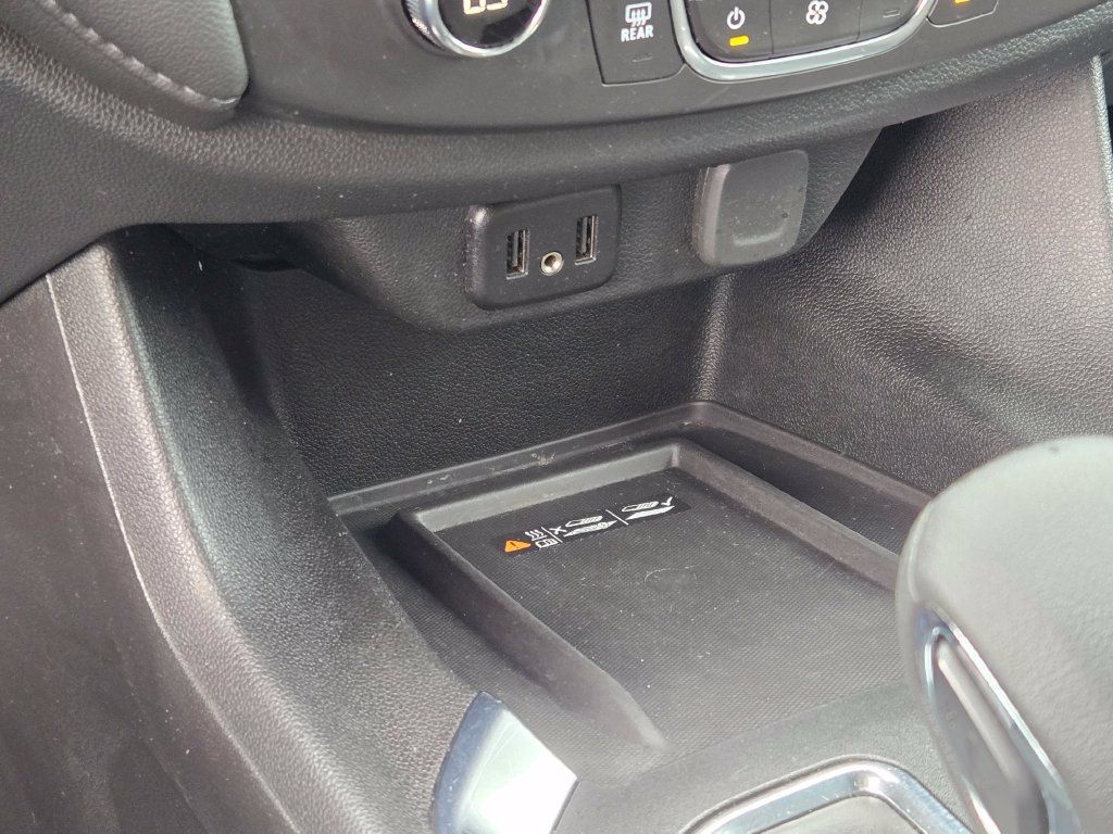 Used 2023 Chevrolet Traverse LT FWD image 37