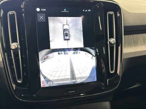 Certified 2025 Volvo XC40 B5 Plus image 18