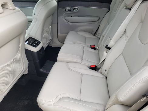 New 2026 Volvo XC90 T8 Ultra w/ Protection Package Premier AWD/4WD image 18