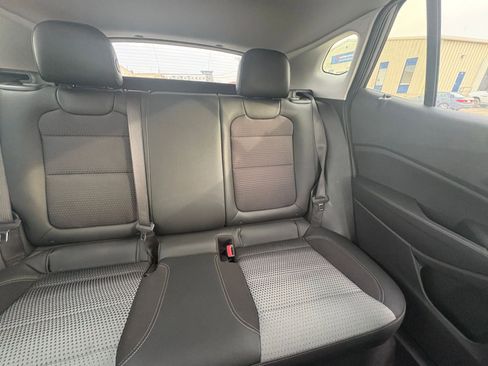 Used 2025 Chevrolet Trax LT w/ LT Convenience Package image 35